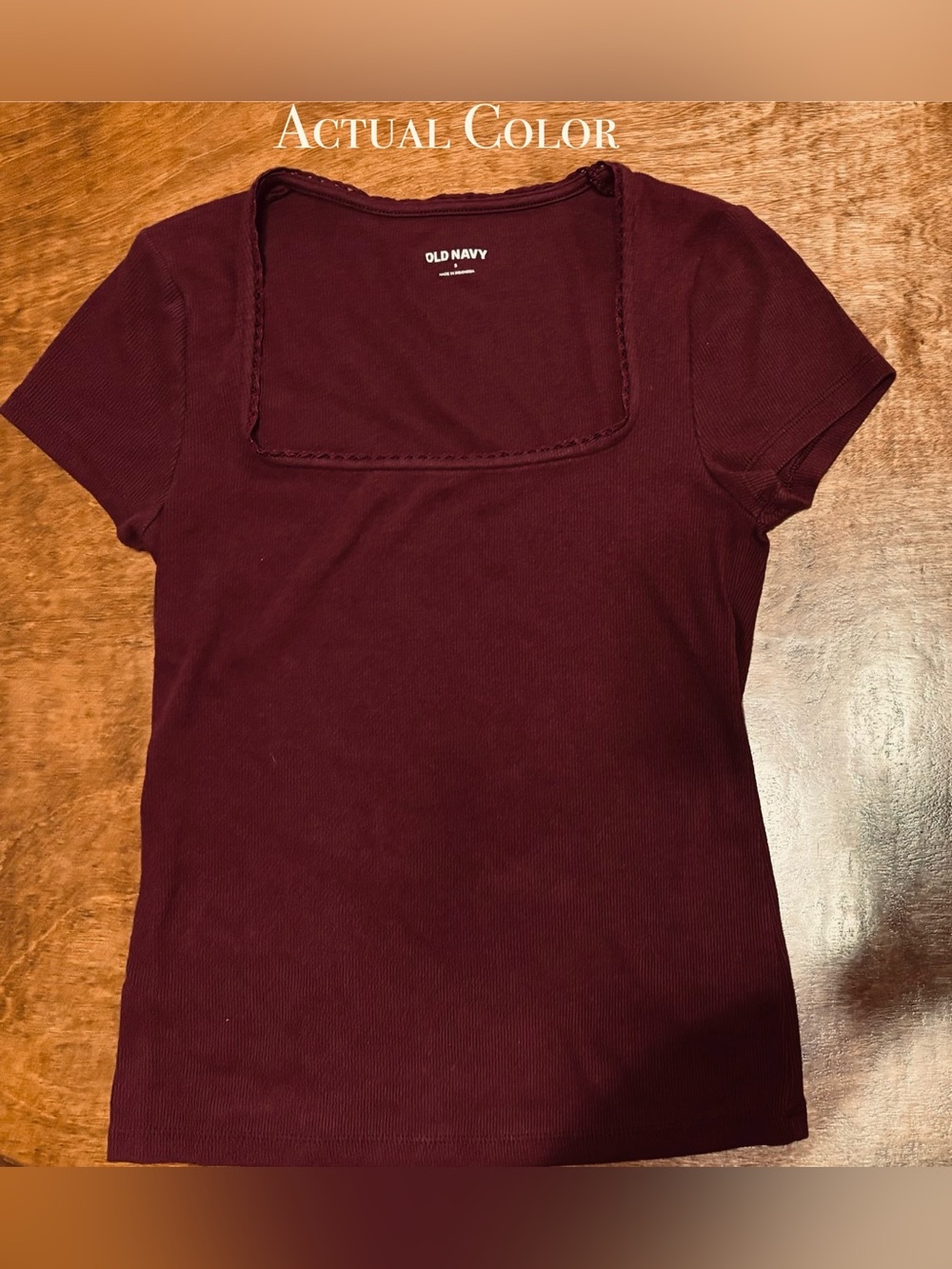 Women’s Old Navy burgundy square-neck ribbed short sleeve Tee